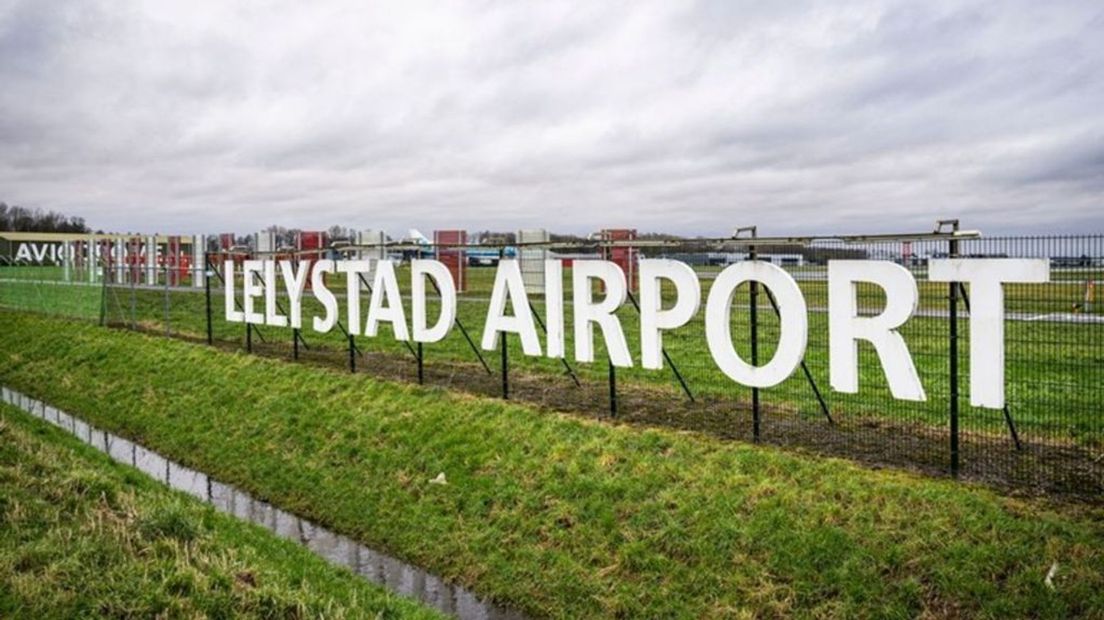 Ministerie wil vergunning geven voor uitbreiding vluchten Lelystad Airport.