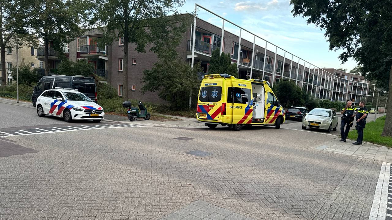 112 nieuws: Jongen gewond na stunt op motorkap in Zwolle | Motorrijder na aanrijding in Almelo door politie meegenomen.