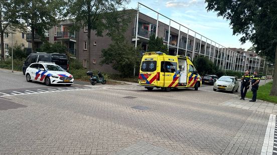 112 nieuws: Jongen gewond na stunt op motorkap in Zwolle | Motorrijder na aanrijding in Almelo door politie meegenomen. 112 nieuws: Jongen gewond na stunt op motorkap in Zwolle | Motorrijder na aanrijding in Almelo door politie meegenomen.
