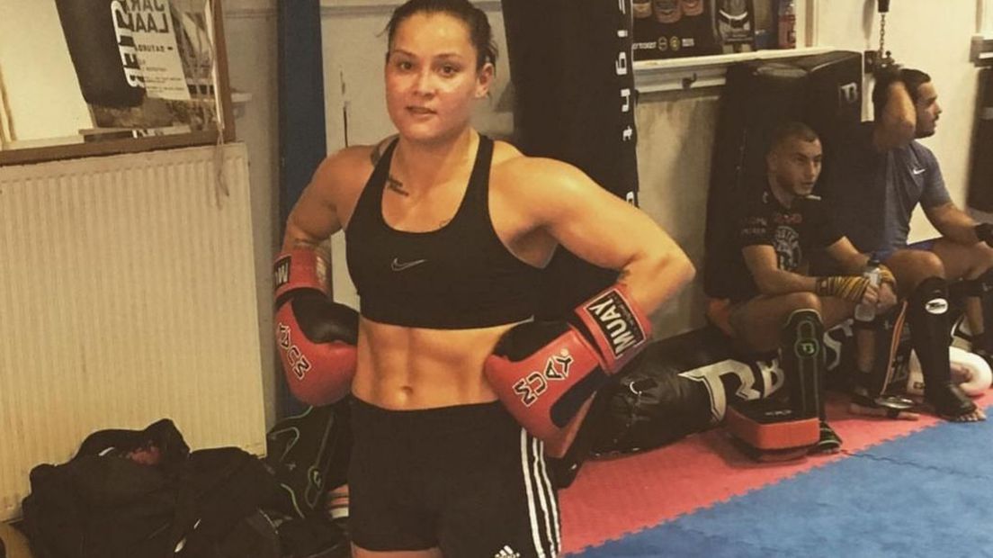 Lorena Klijn op de kickboksschool