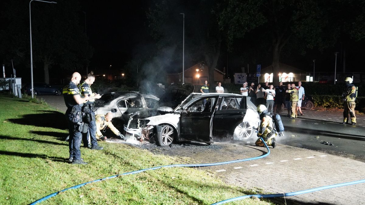 112 Nieuws: Auto's in vlammen op in Zwolle | Aanhouding in Hengelo