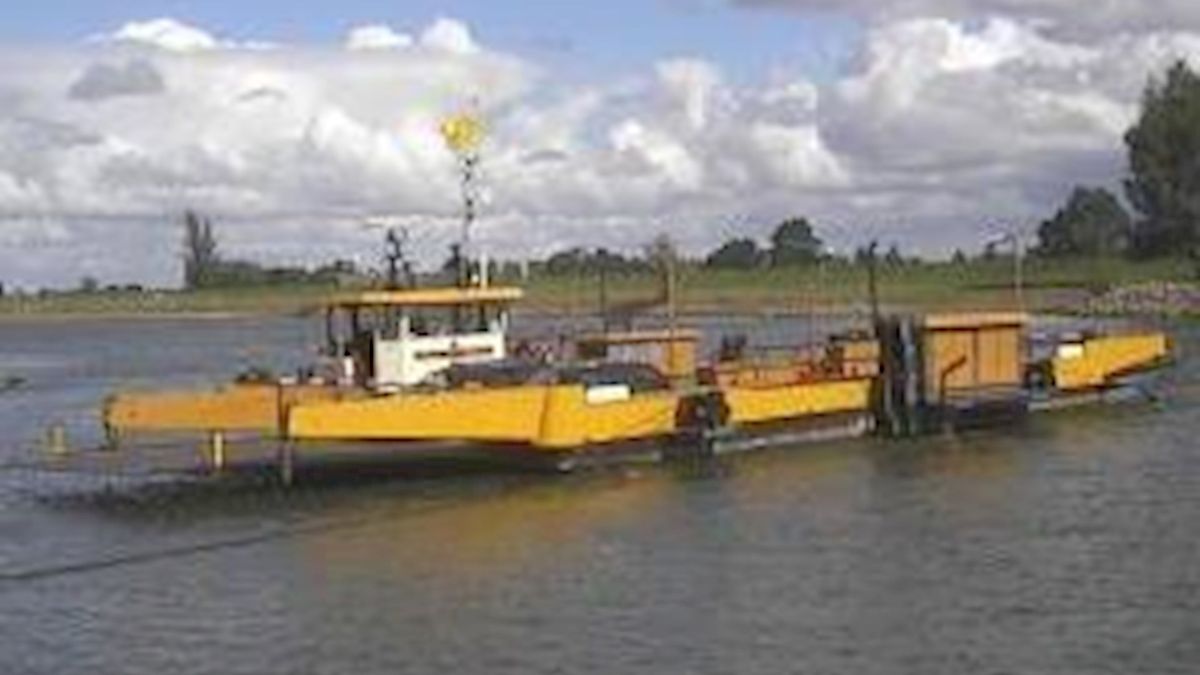 Veerpont Olst uit de vaart