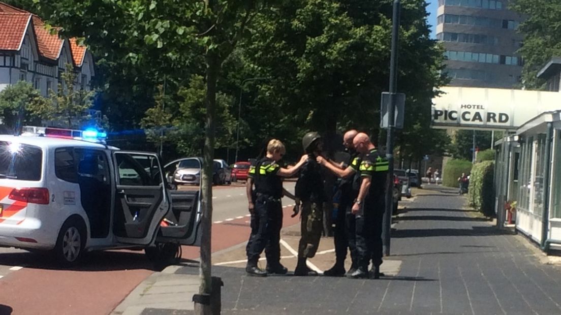 Man in militaire outfit opgepakt in Vlissingen