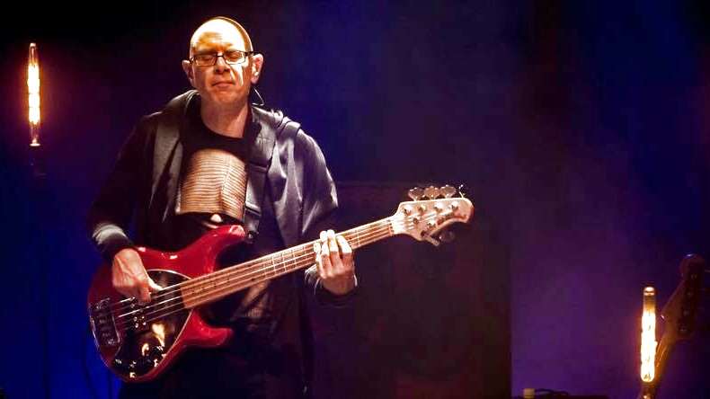 Bassist Jan van Olffen