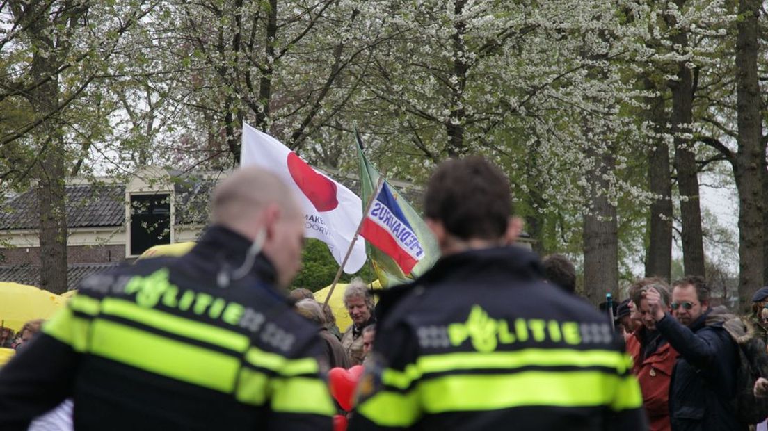 Politie bij de demonstratie in Barneveld.