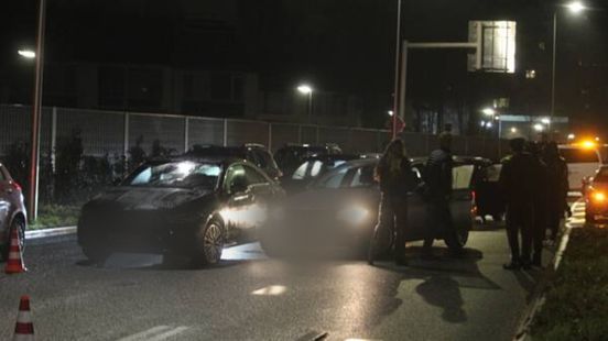 Vier voertuigen botsen op elkaar in Spijkenisse