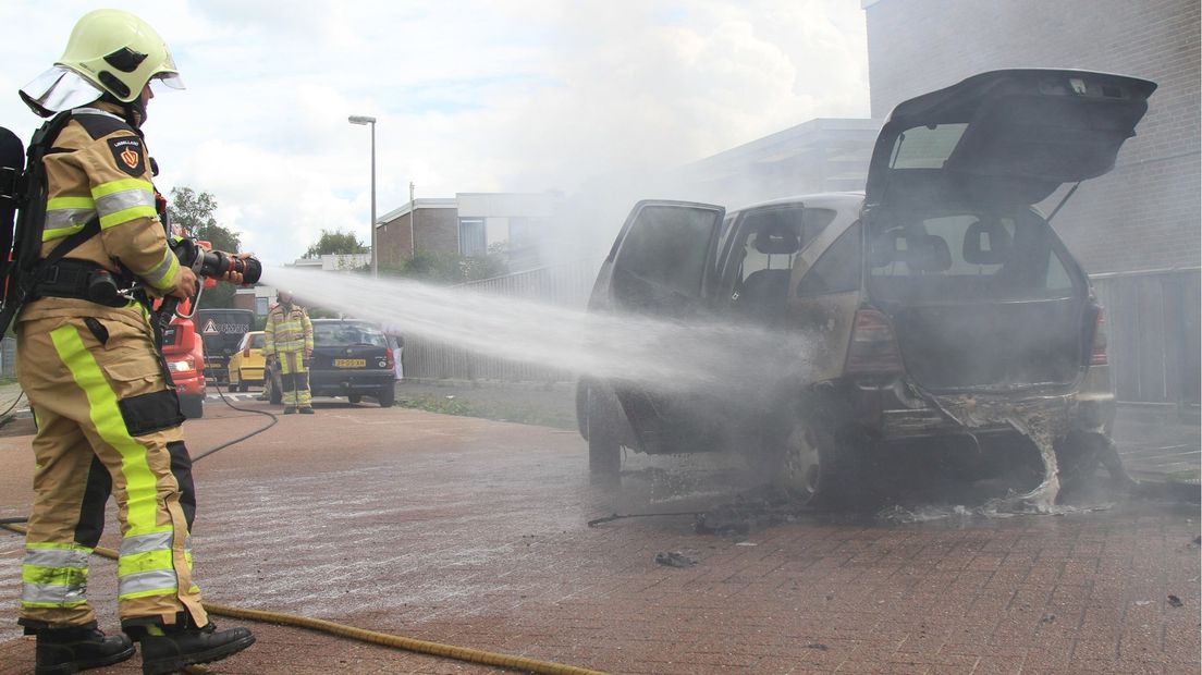 Auto brandt uit in Zwolle