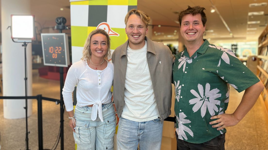 Presentatoren Rosalyn en Bob met Snelle