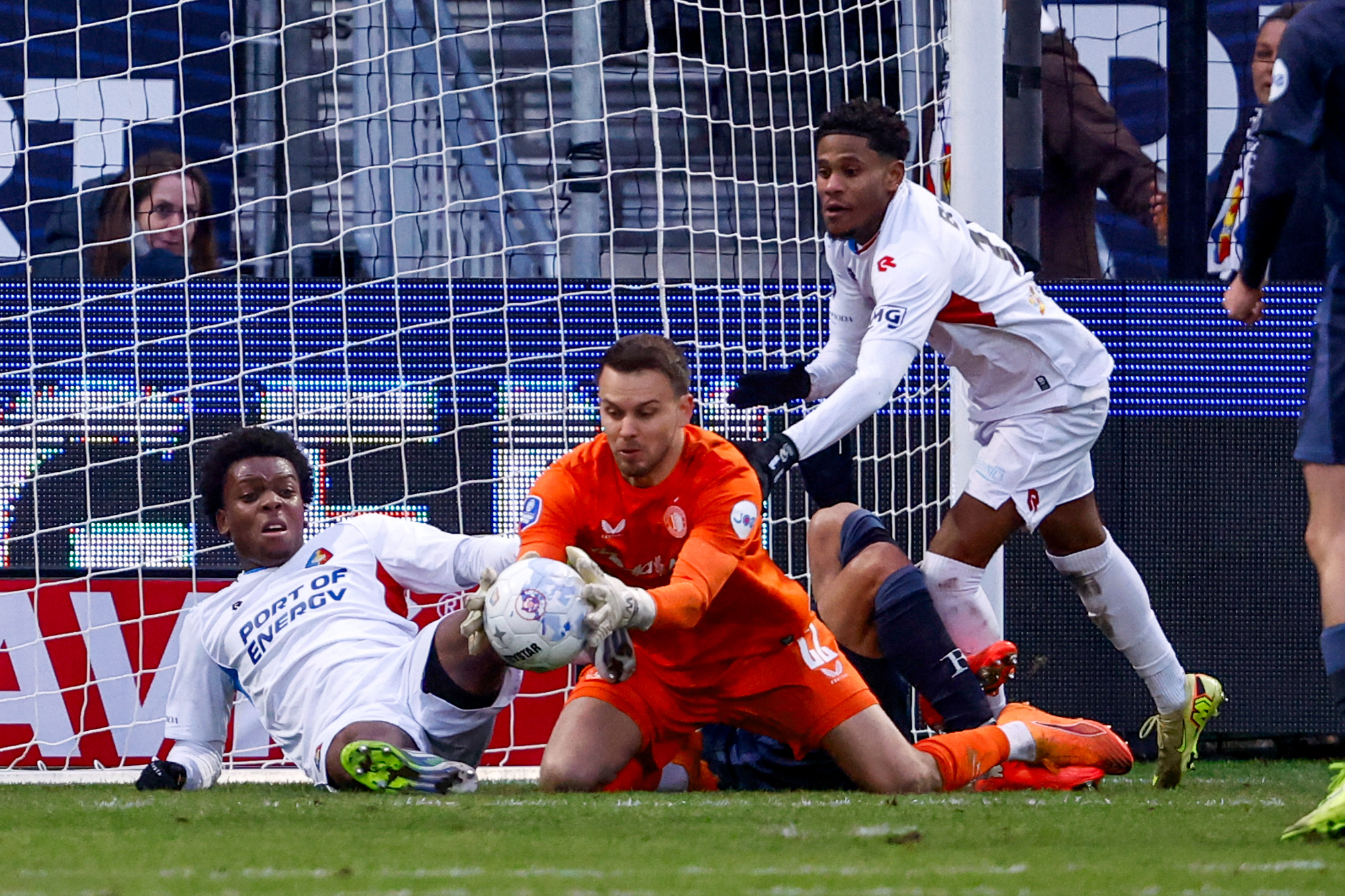 Timon Wellenreuther hield ook tegen Telstar zijn doel niet schoon