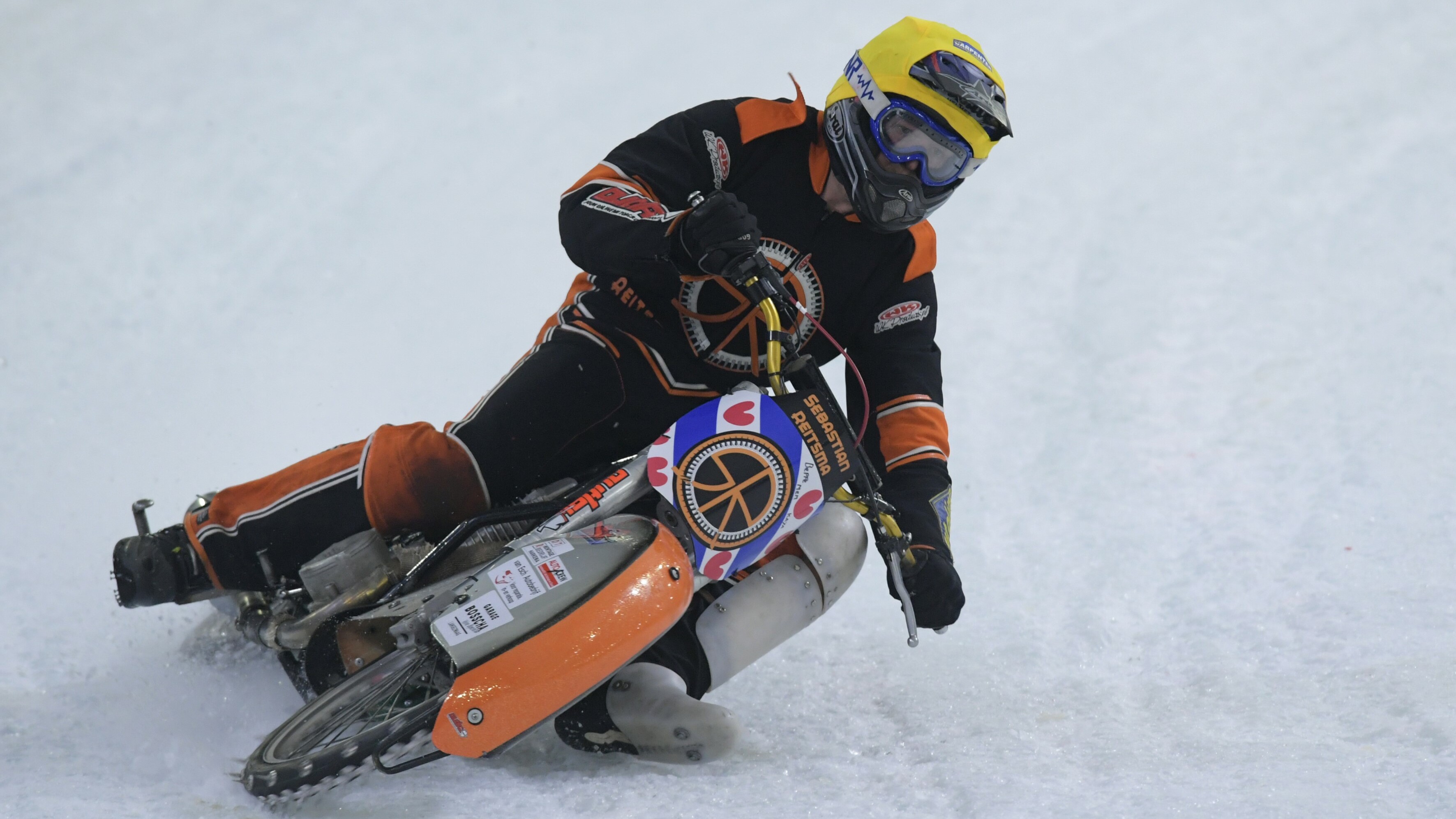 Stikkene skouder, triennen en mei 120 km/oere troch Thialf: "Wát in sport!"