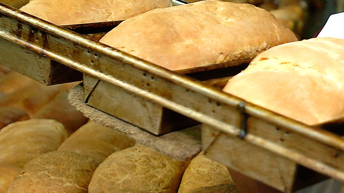 Brood in de oven (archiefbeeld)
