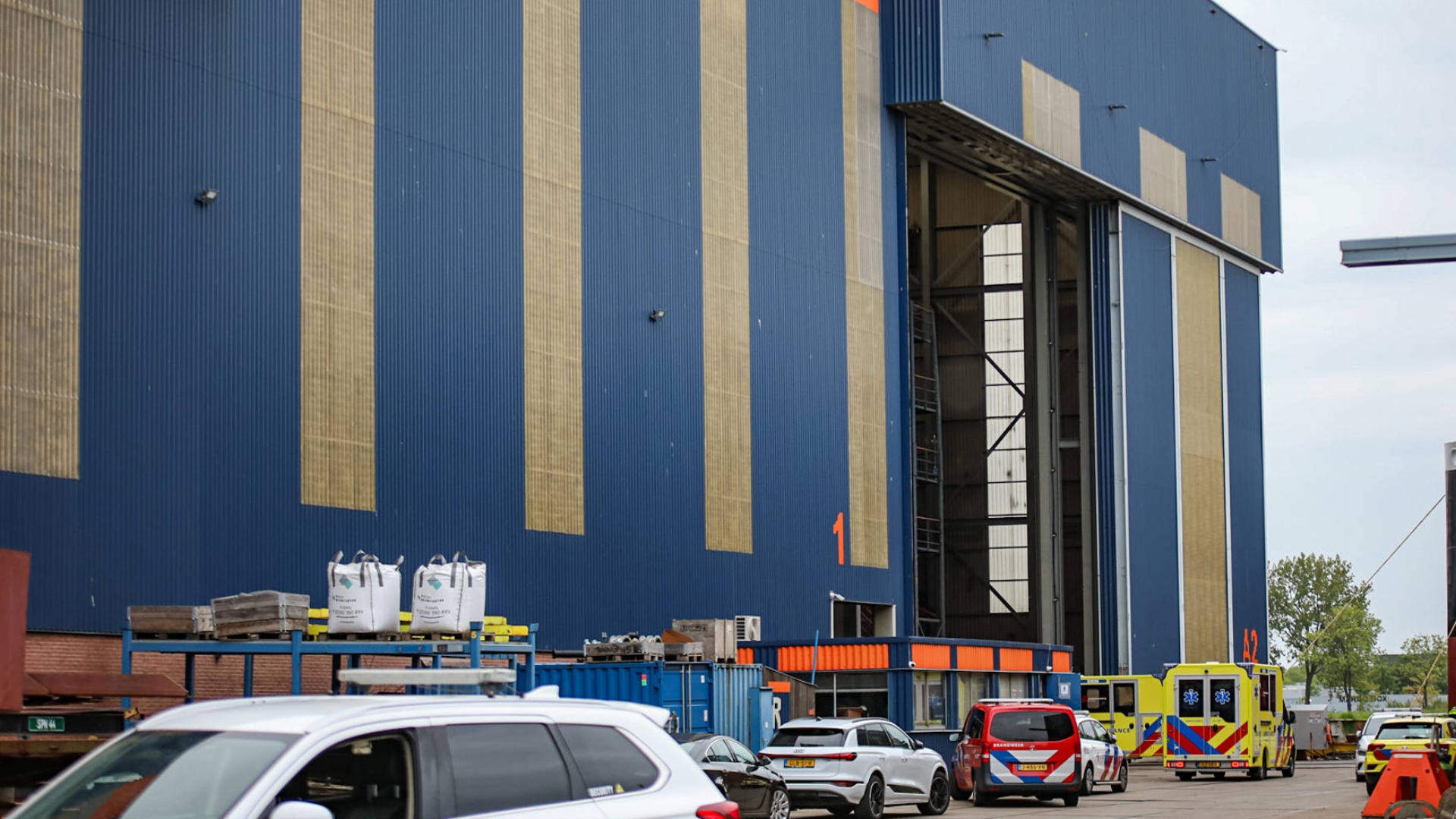 112-nieuws dinsdag 19 mei: 'Ernstig incident' op scheepswerf Hoogezand, één persoon gewond
