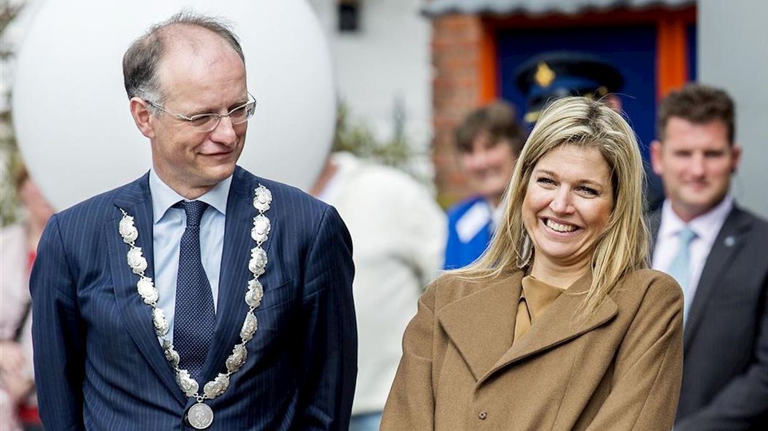 Van Veldhuizen tijdens een bezoek van Maxima aan de gemeente Hoorn