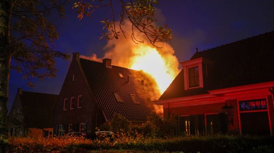 Flinke klap, daarna vlammen uit het dak