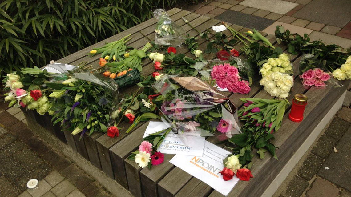 Condoleanceregister En Bloemenzee Bij Belgische Ambassade In Den Haag ...