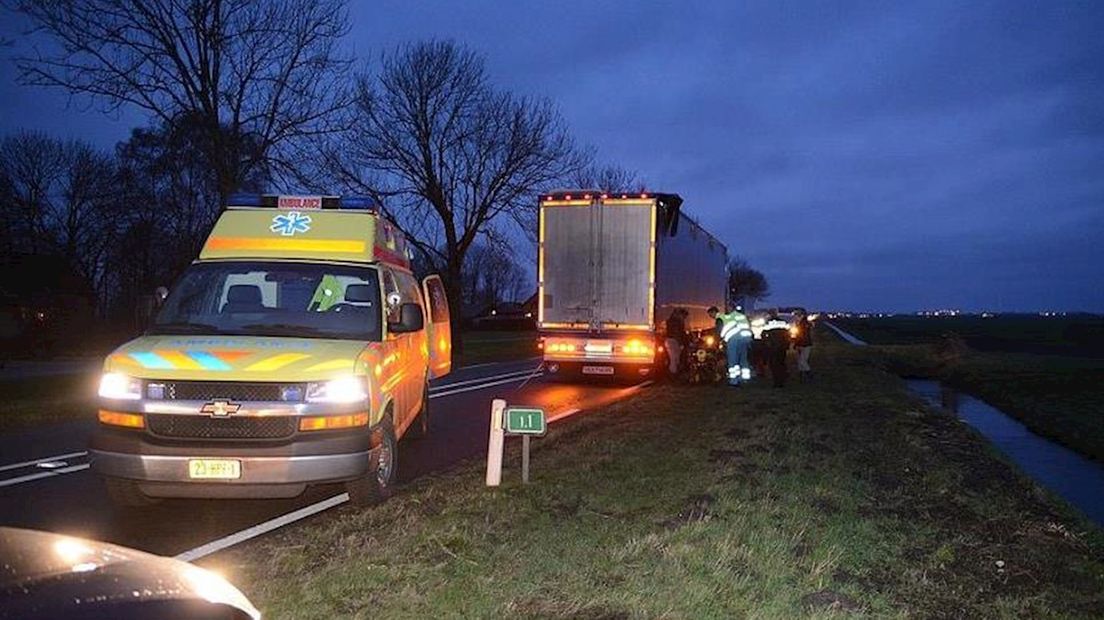 Chauffeur gewond naar ziekenhuis