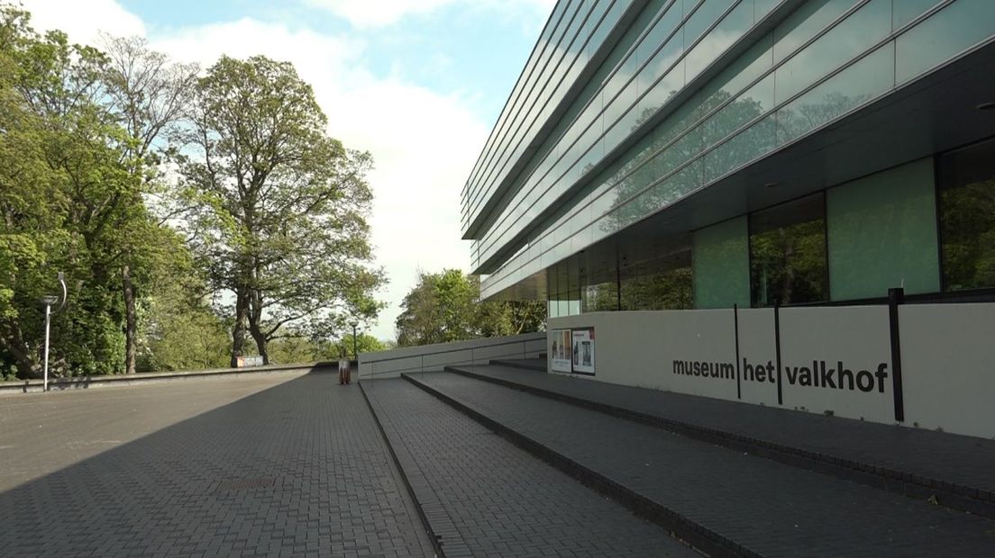 het college blijft bij een investering van 11 miljoen in het Valkhof museum.