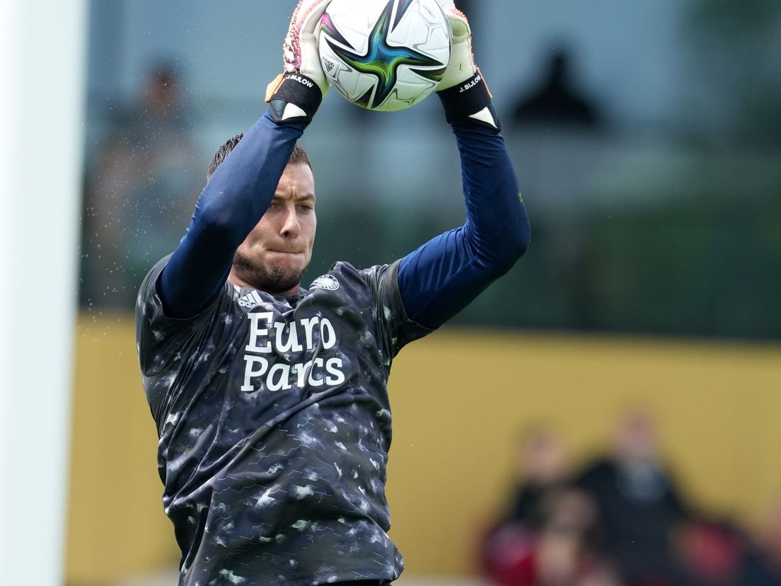 Justin Bijlow tijdens de warming-up van Feyenoord-AEK Athene