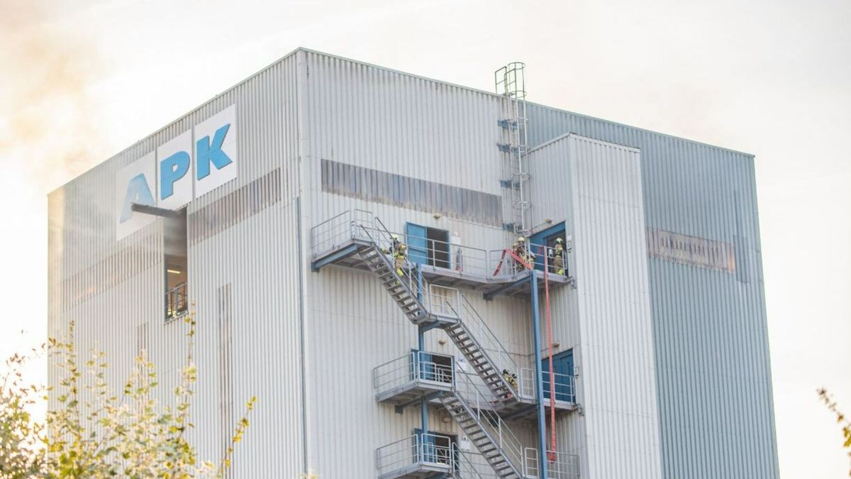 Brand bij Asfalt Producties Kootstertille, één persoon naar ziekenhuis