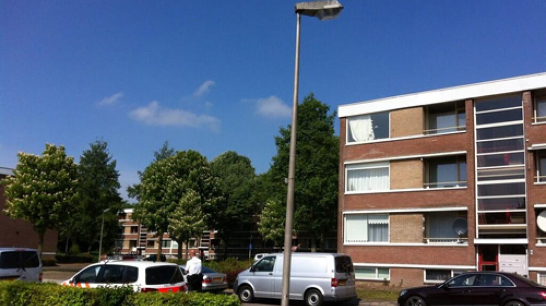 De politie in Nijmegen heeft zaterdag een buurtonderzoek gehouden in de Rapsodiestraat.