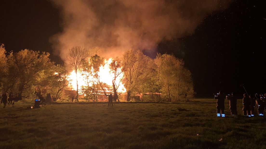 De boerderij in Den Horn die voor een film in lichterlaaie ging