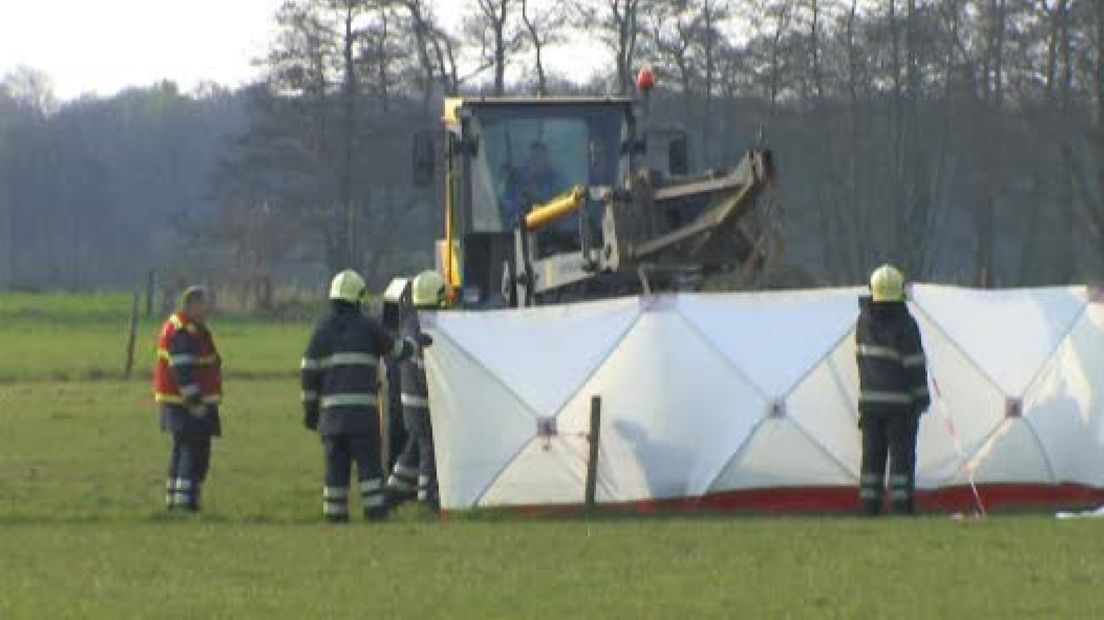 Man (76) overreden door eigen tractor