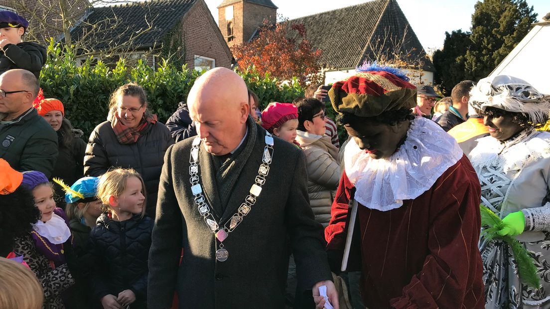 Twee dagen na zijn aanstelling mocht de kersverse burgemeester Ruud van Bennekom van Bunnik Sinterklaas ontvangen.
