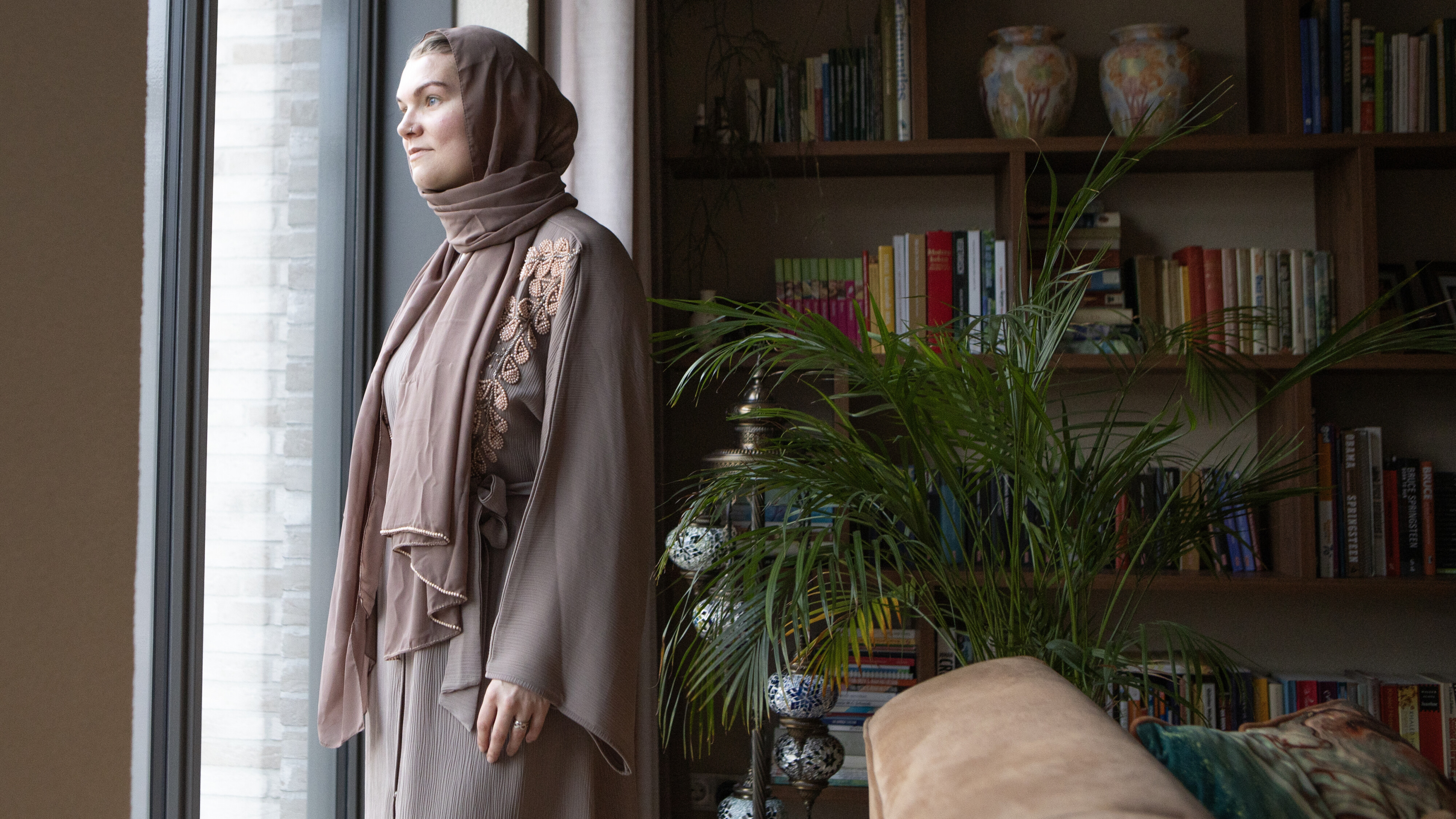 Saskia is troch de leafde bekeard ta de islam