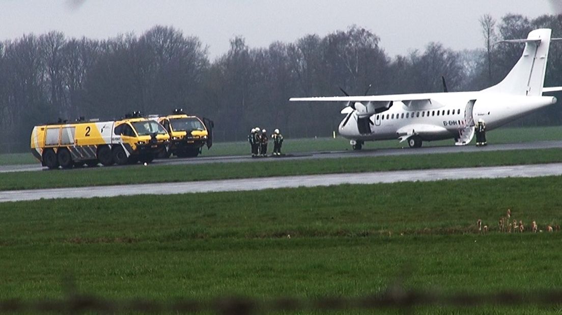 Het toestel dat vanochtend een voorzorgslanding maakte (Rechten: Persbureau Meter)