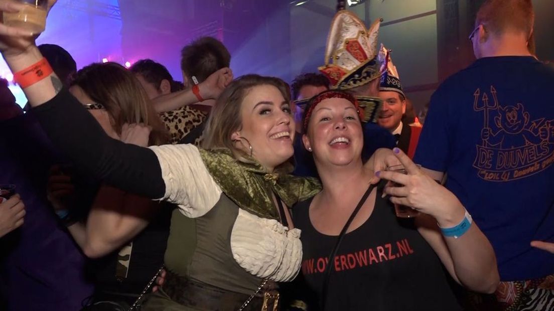 In Loil vieren ze carnaval niet in een café of feesttent, maar in de kerk.