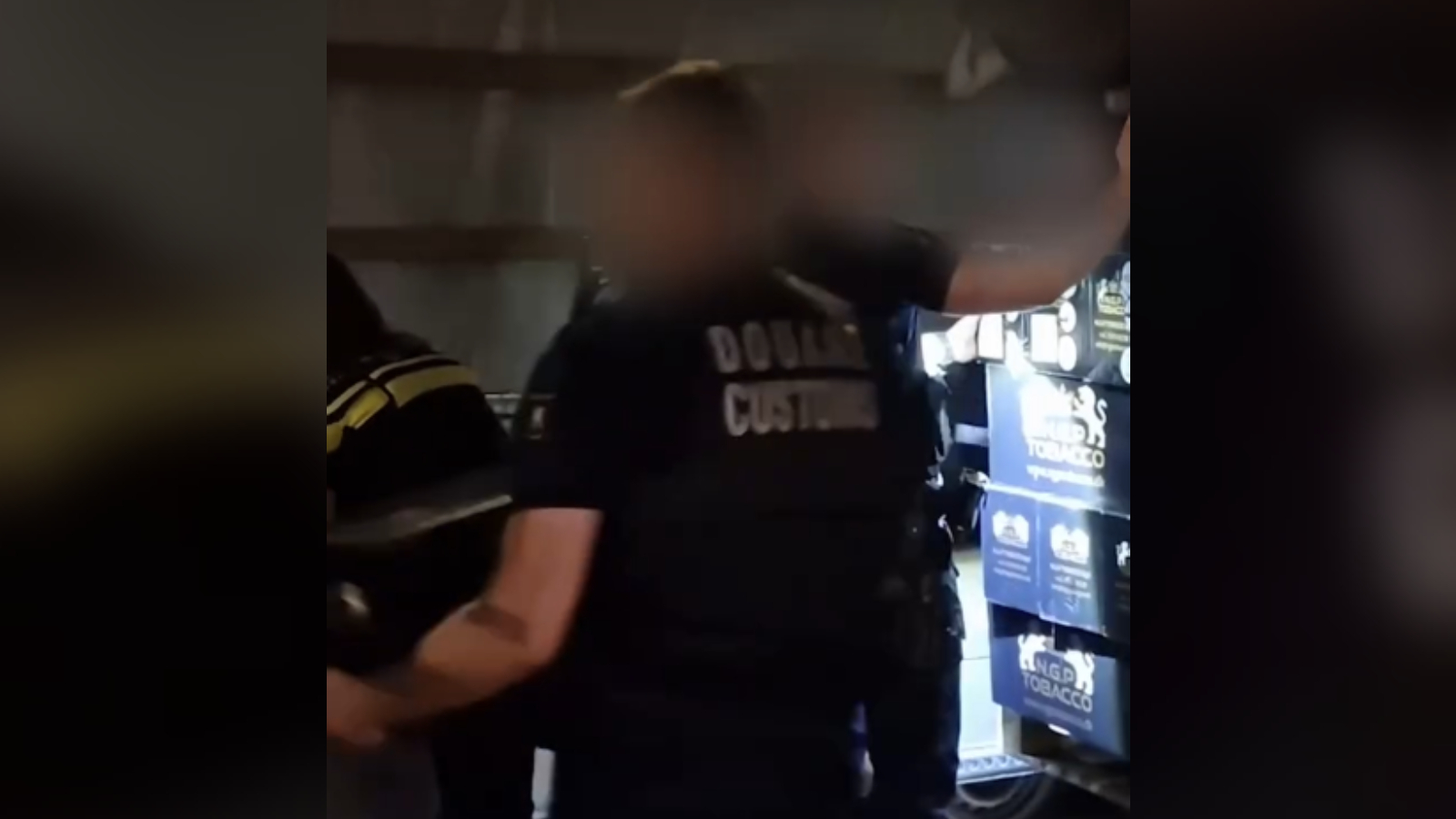 De Rotterdamse politie en de douane vonden de snus in een Rotterdamse opslag.