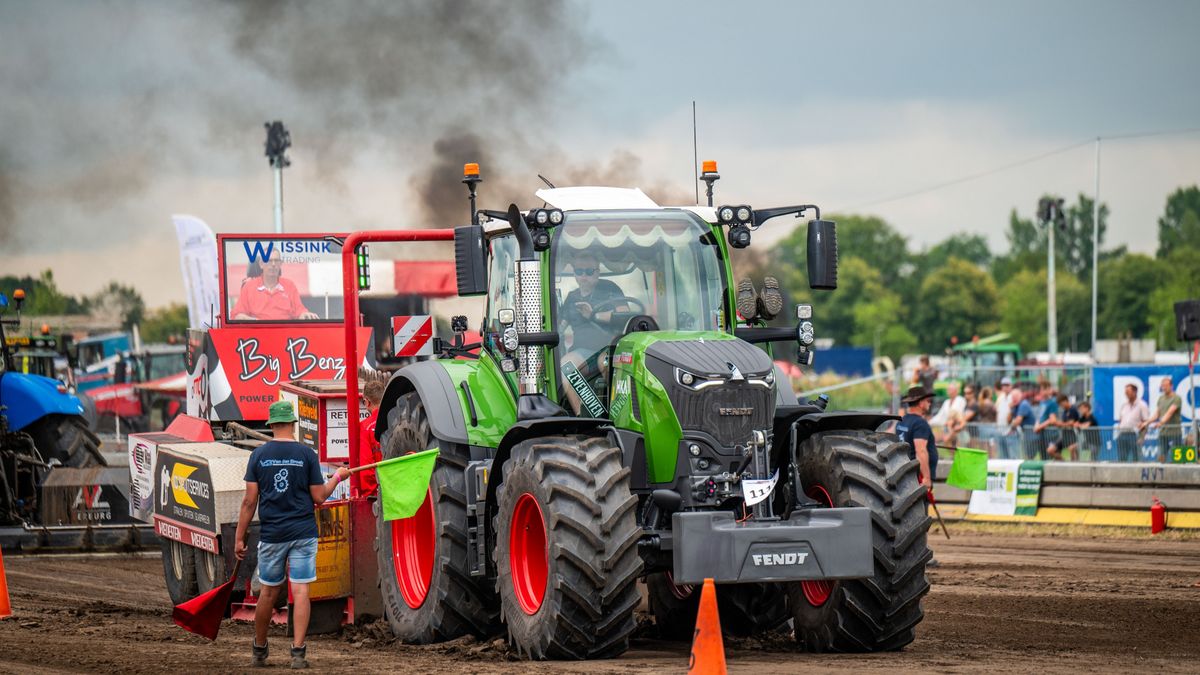 Kabaal en rookwolken bij Trekkertrek: 'Dit is de Formule 1 onder de trekkers'