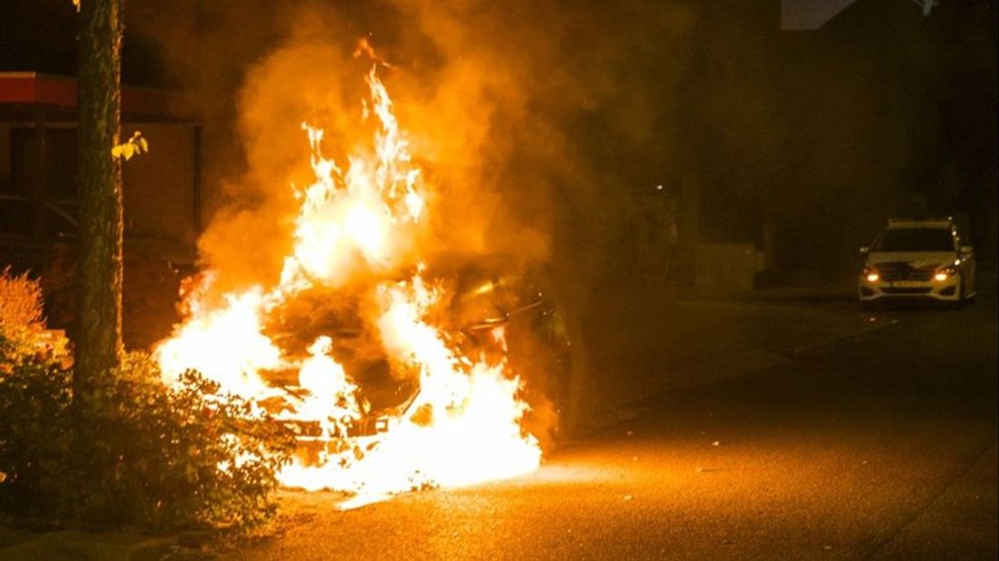 De autobrand aan de Limburgsingel.