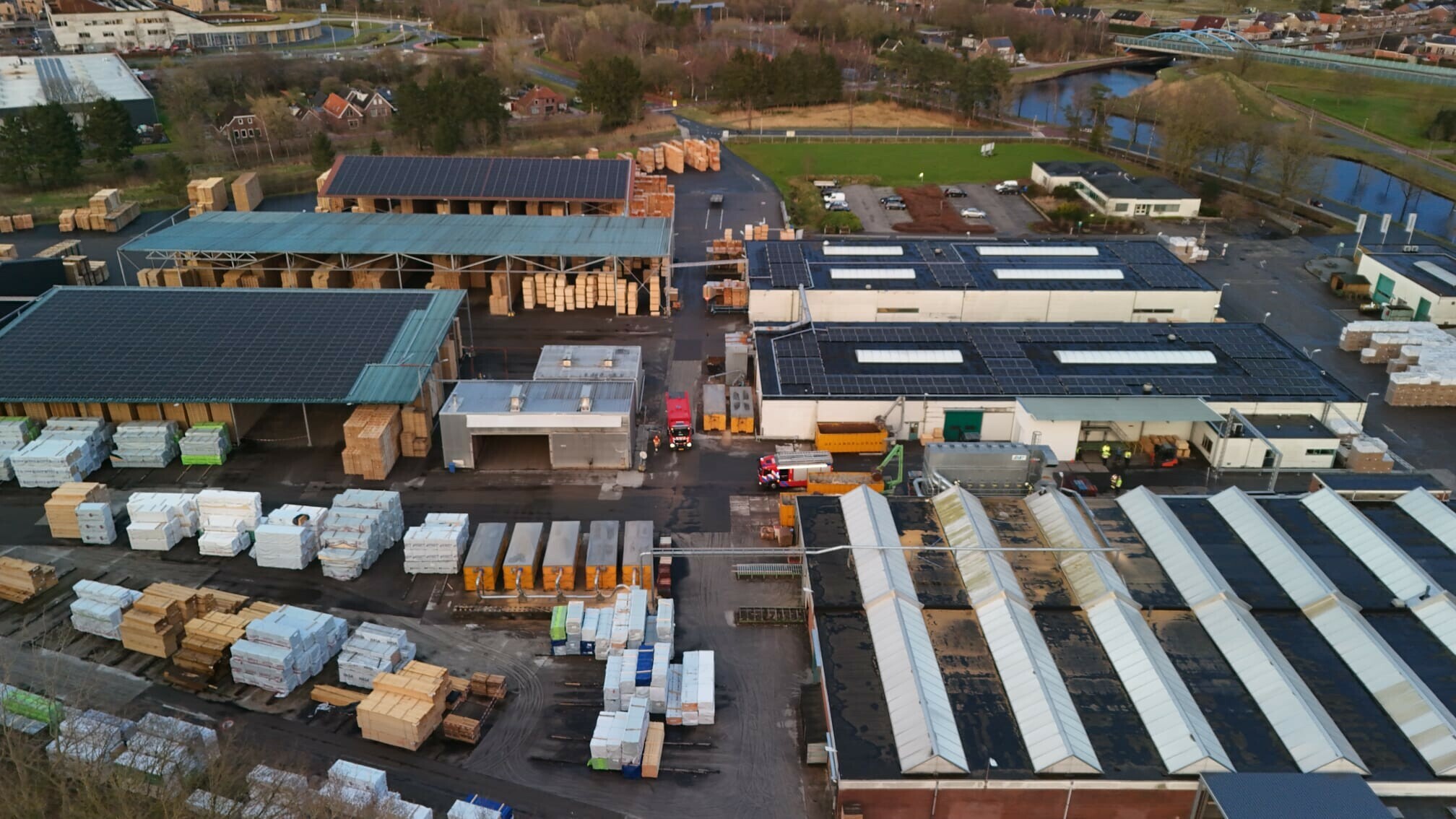 Brand bij palletbedrijf in Assen