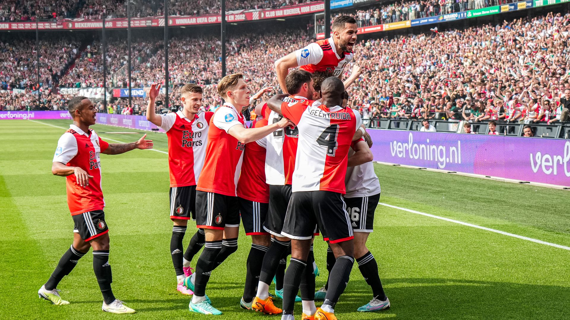 KIJK EN LEES TERUG: Feyenoord Heeft Het Landskampioenschap Binnen (3-0 ...