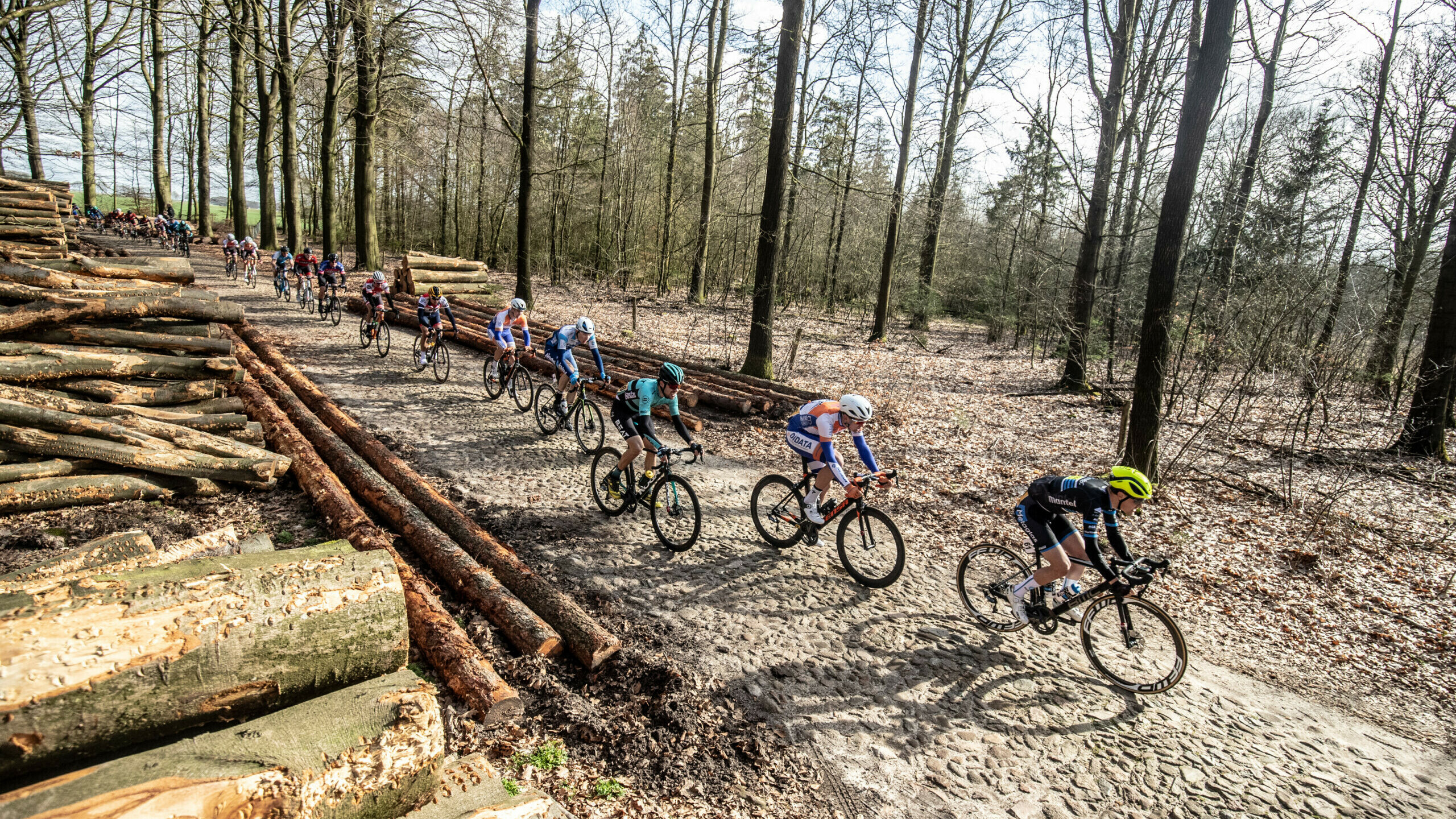 Nederlands wielerseizoen start morgen in Drenthe: waar kunt u de renners zien?