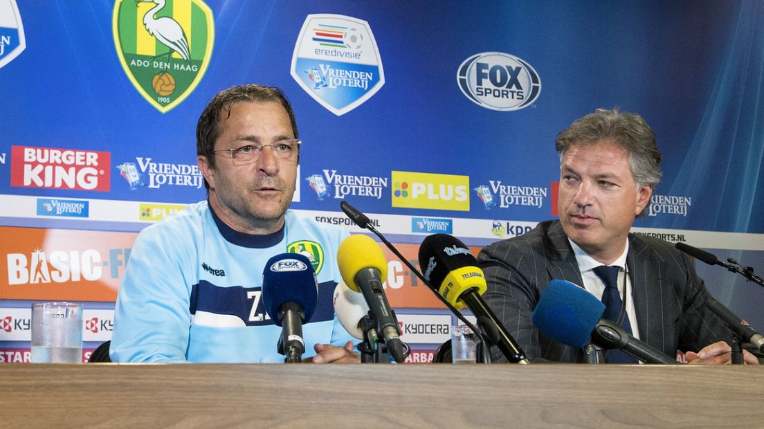 ADO Den Haag presenteert zijn nieuwe trainer: Zeljko Petrovic (l)