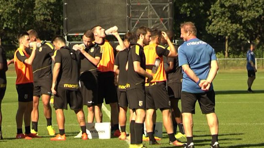 Vitesse speelt vrijdagavond waarschijnlijk met dezelfde elf namen als in de uitwedstrijd tegen Roda JC. Trainer Henk Fraser trainde van de week besloten om wat systemen en spelers uit te proberen, maar hij lijkt gewoon vast te houden aan zijn formatie die won in Kerkrade.