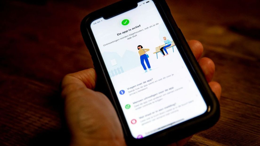 Via bijvoorbeeld de Coronamelder-app kan je een melding krijgen dat je in nauw contact was met iemand met corona.