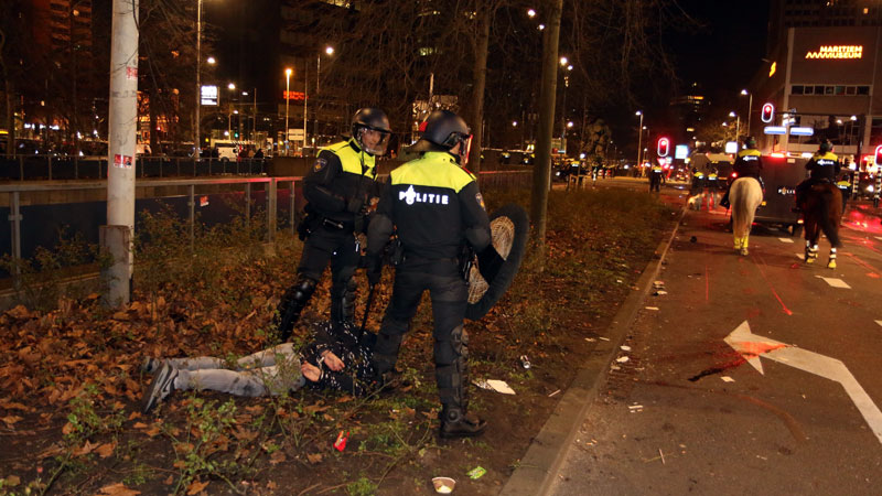 Ongeregeldheden in centrum Rotterdam na gedwongen vertrek Turkse minister