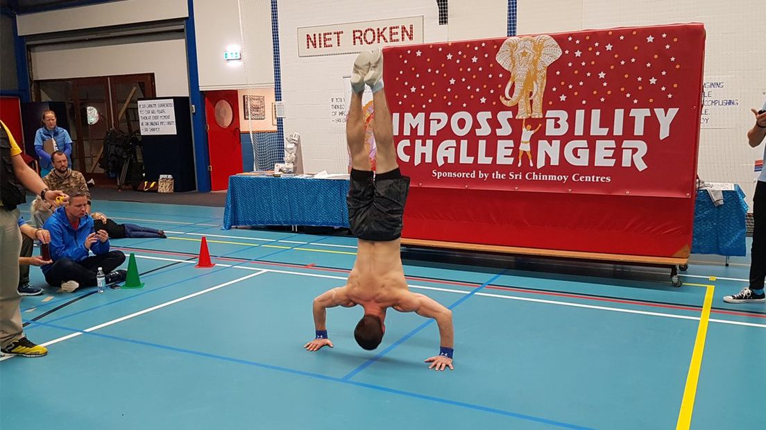 Meeste handstand push-ups in 3 minuten