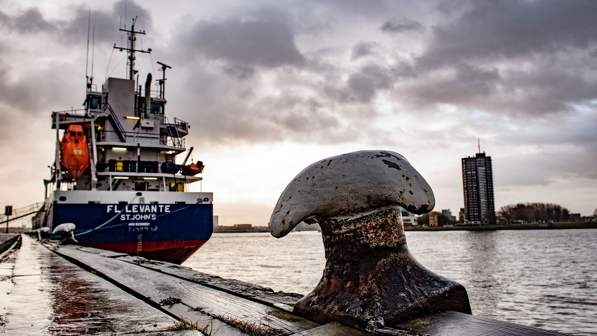 Haven Rotterdam Is Corona Te Boven: Goederenoverslag Weer Gelijk Ten ...