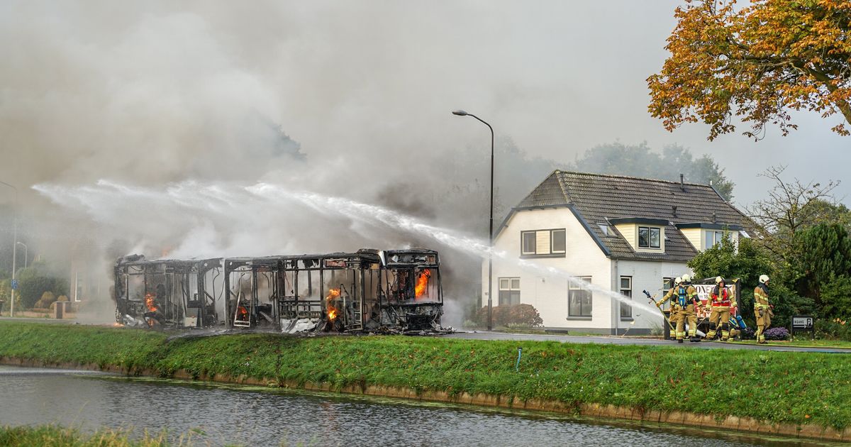 Bus Completely Burns Down After Catching Fire in Hoogersmilde