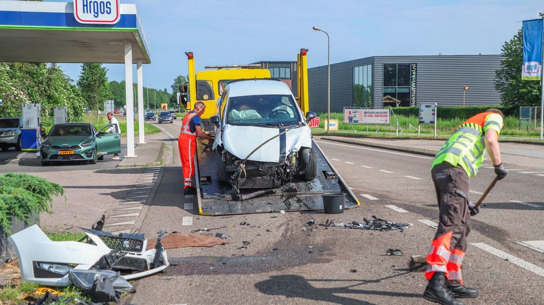 Veel schade bij een aanrijding op de N314 in Zutphen.