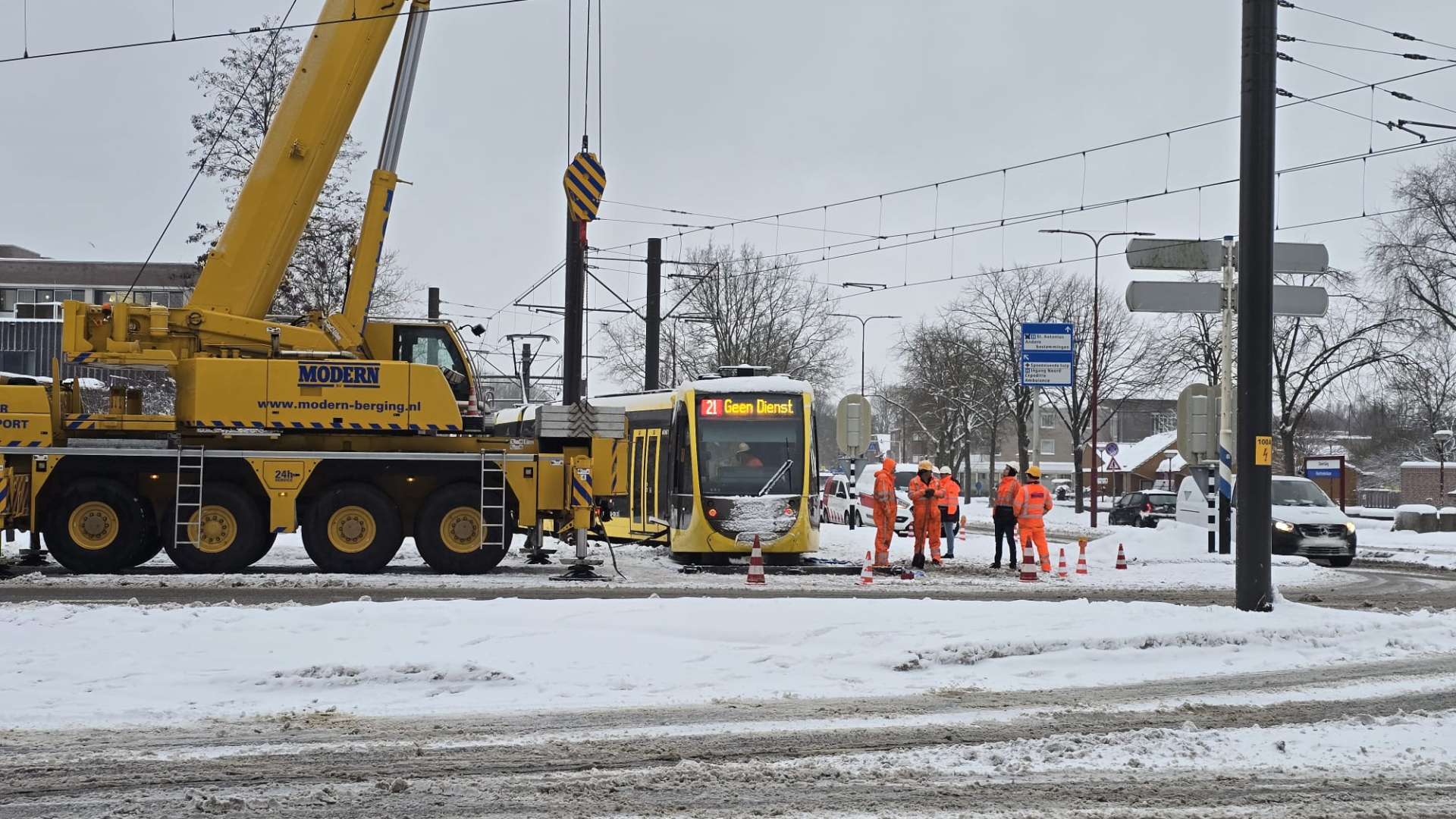 Tram ontspoord bij botsing met busje in Nieuwegein