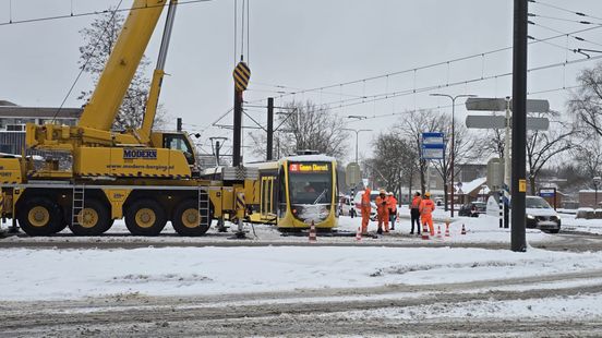 Tram ontspoord bij botsing met busje in Nieuwegein. Tram ontspoord bij botsing met busje in Nieuwegein.