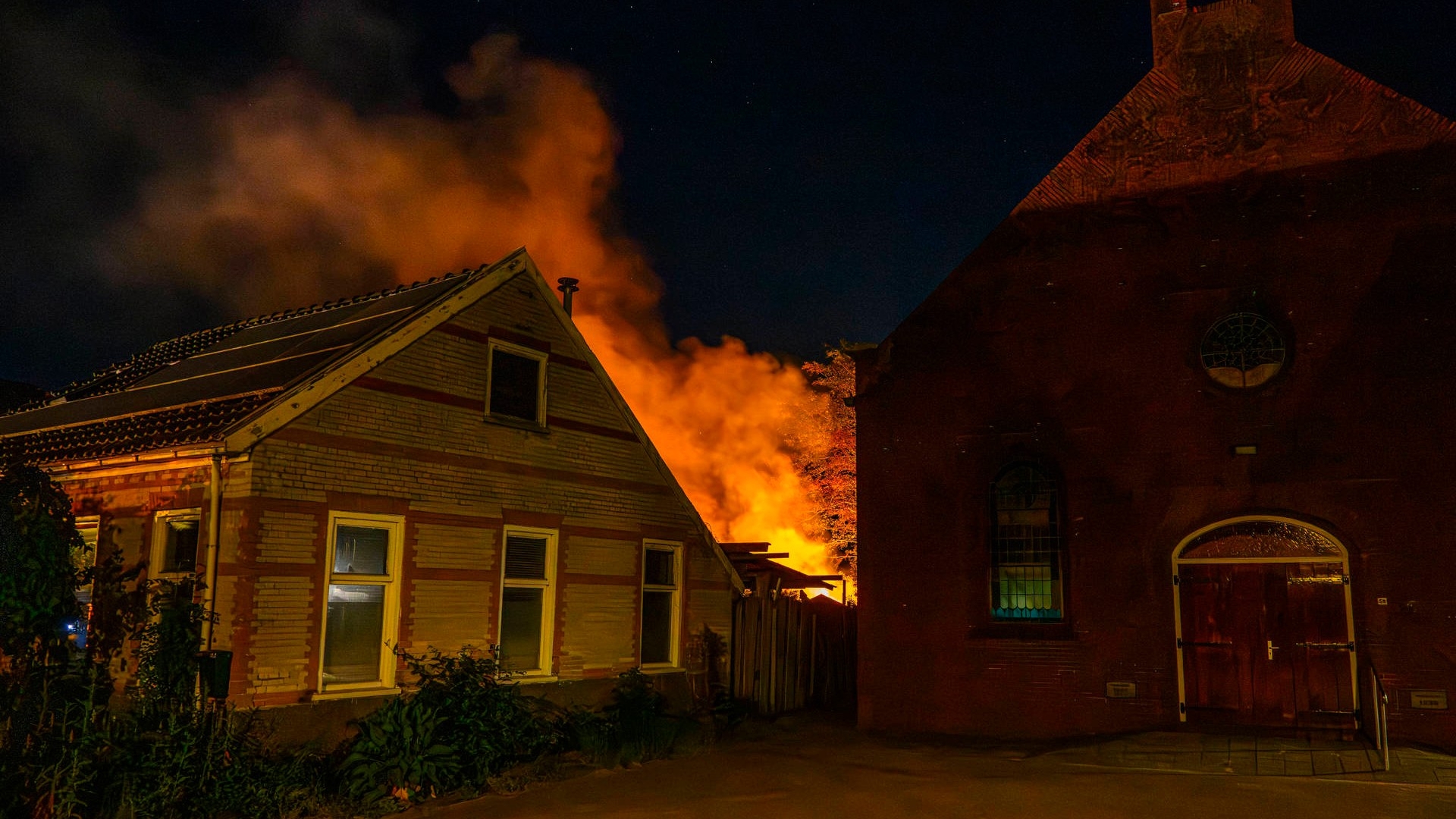 112-nieuws: Brandweer rukt uit voor schuurbrand in ’t Zandt