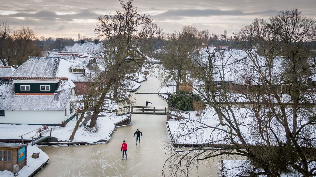 Schaatsen door Dwarsgracht