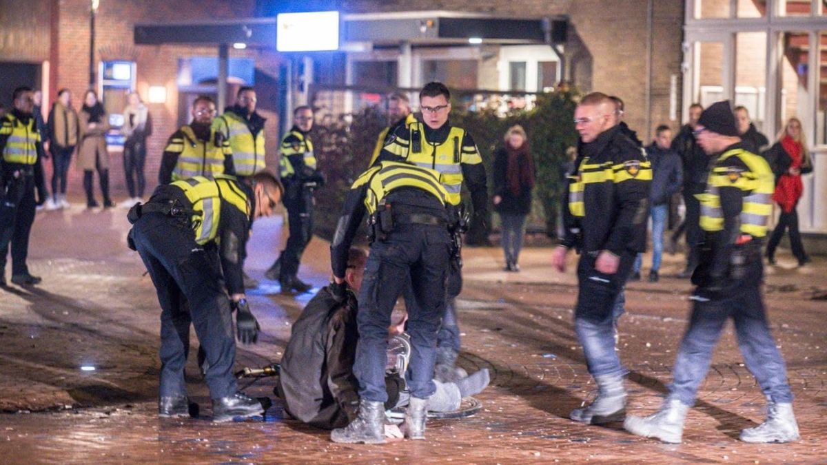 Onrust rondom groot vuur in Uithuizermeeden eindigt in arrestatie