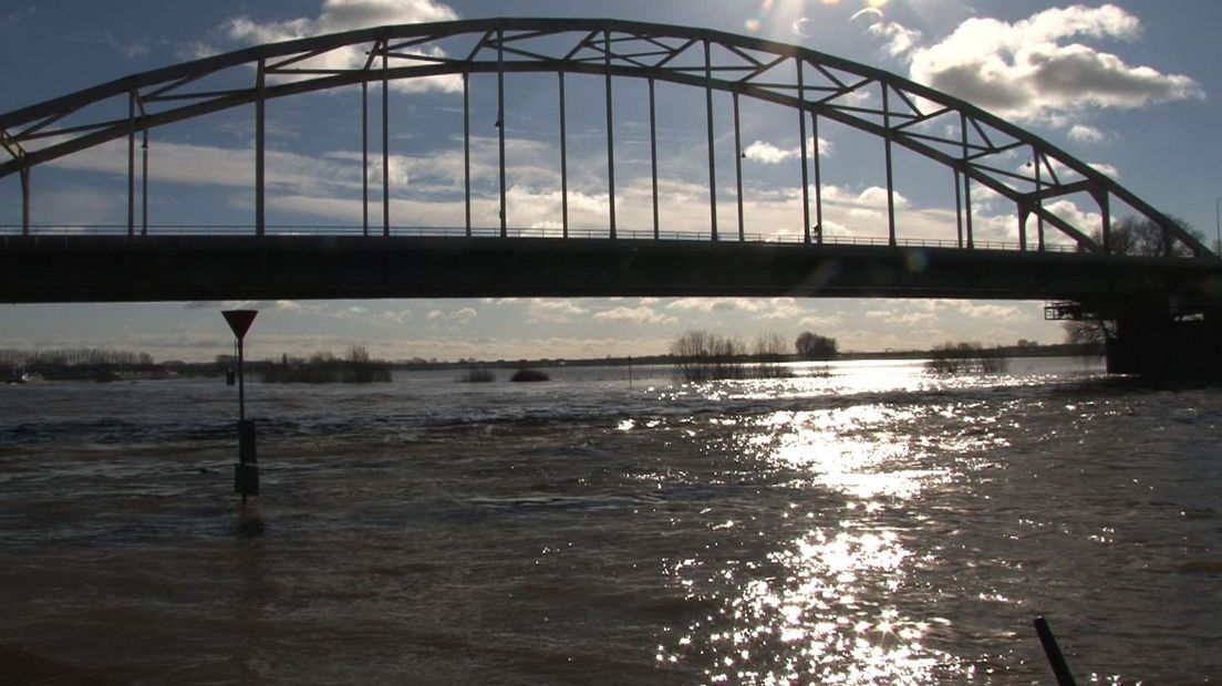 Hoogwater in de IJssel bij Deventer